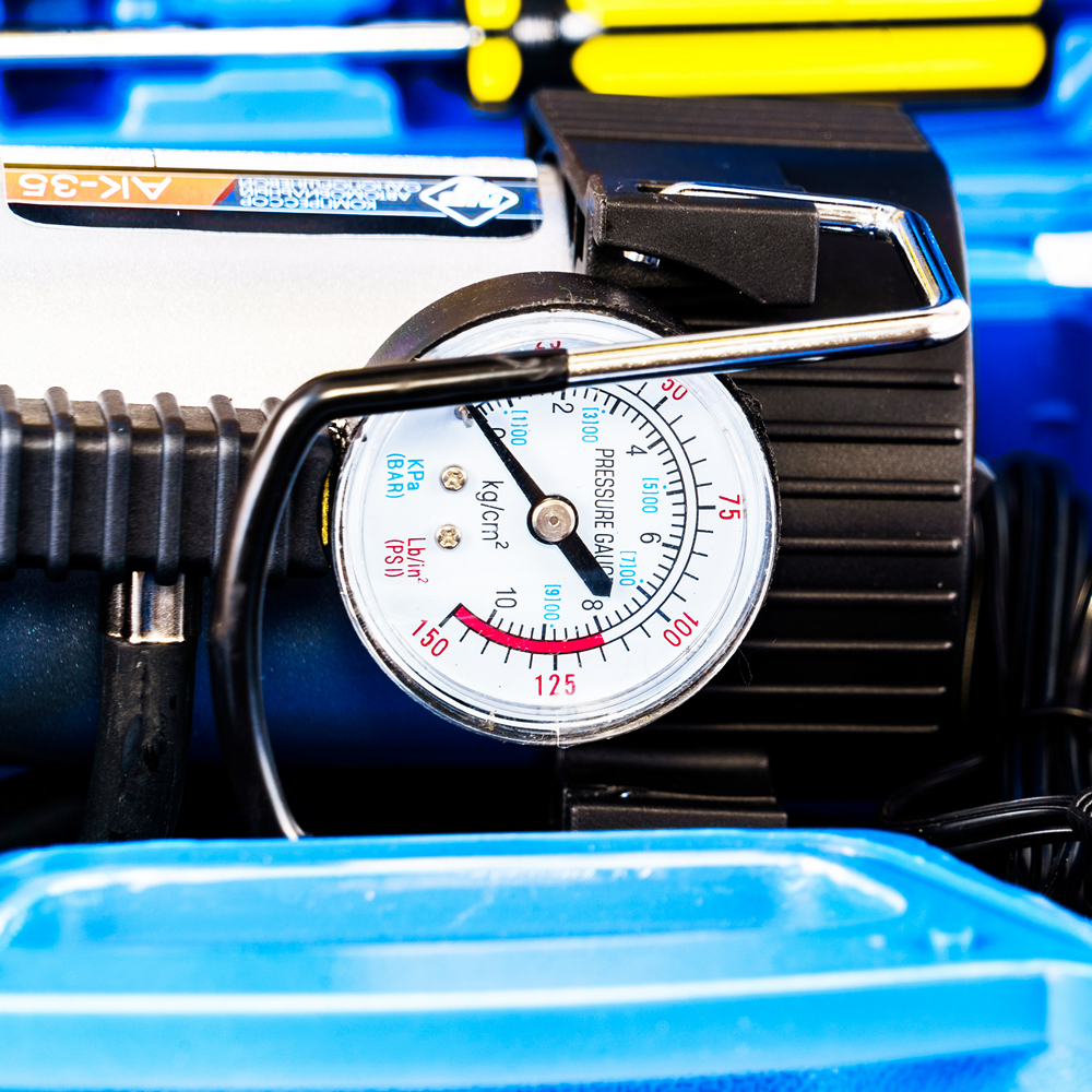 Компрессор "Nova Bright" АК-35, 35 л/мин., 150 PSI, 12В, металлический корпус, пластиковый кейс с инструментами